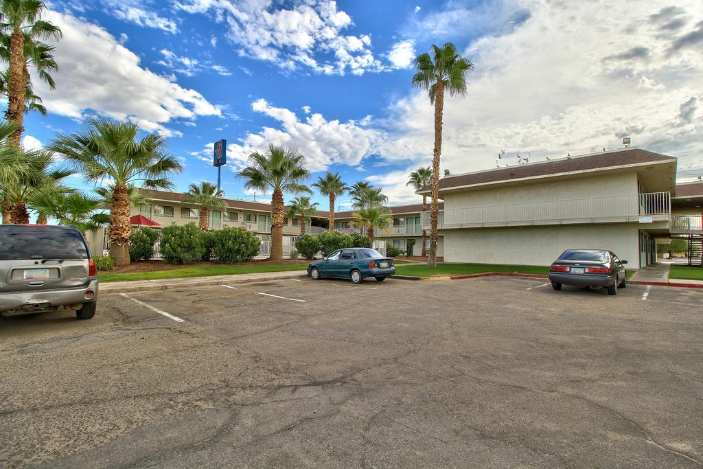 Budgetel Inn & Suites Yuma Exteriör bild