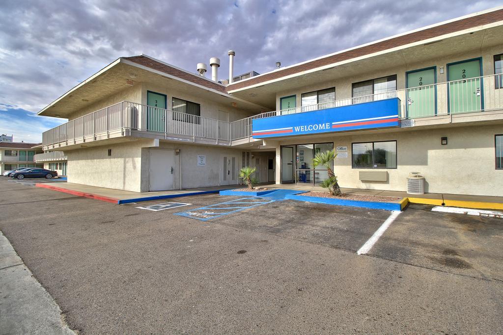 Budgetel Inn & Suites Yuma Exteriör bild