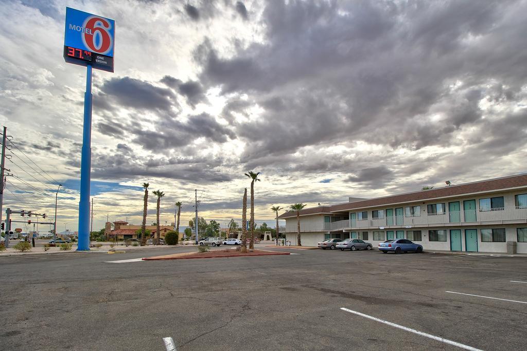 Budgetel Inn & Suites Yuma Exteriör bild