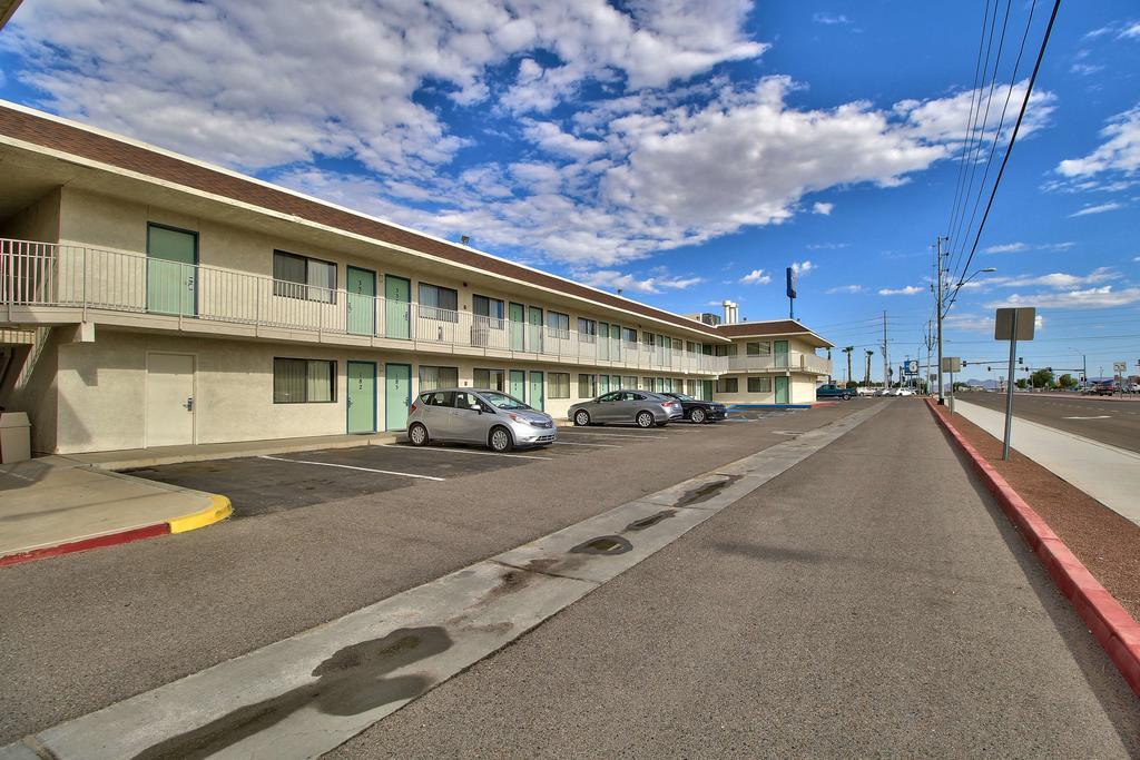 Budgetel Inn & Suites Yuma Exteriör bild