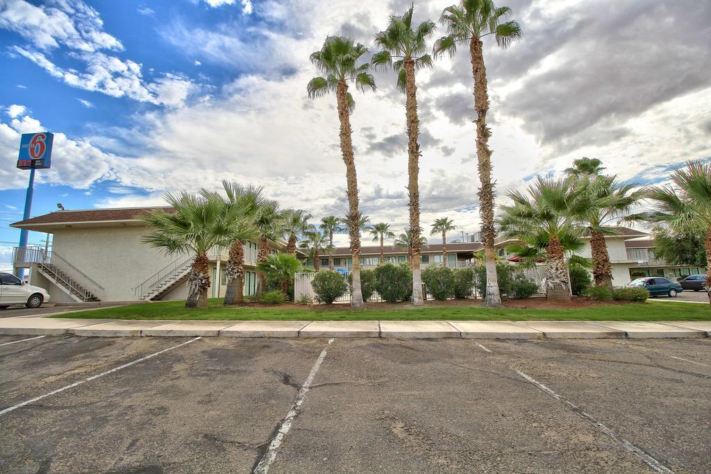 Budgetel Inn & Suites Yuma Exteriör bild