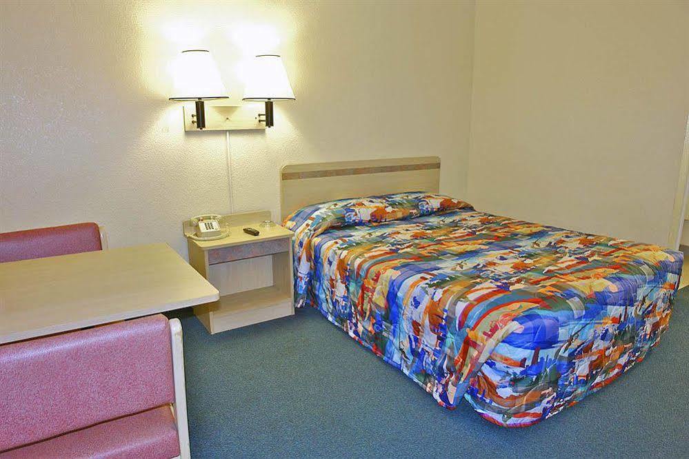 Budgetel Inn & Suites Yuma Exteriör bild